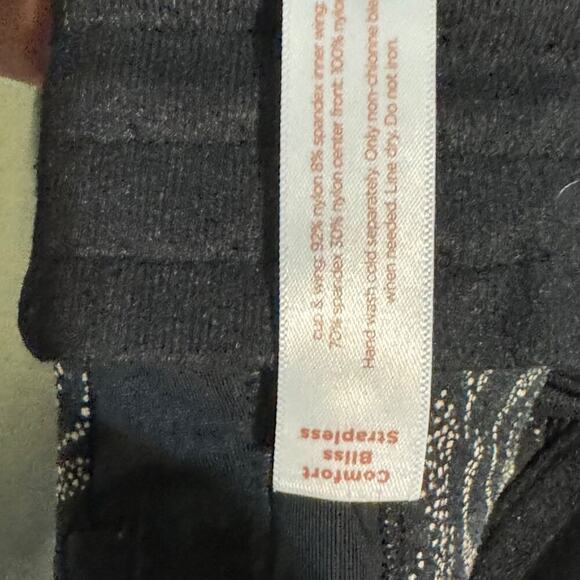 Cacique · 40C · Comfort Bliss · Multi-Way Strapless Bra · Zebra Print Adjustable - Picture 13 of 14